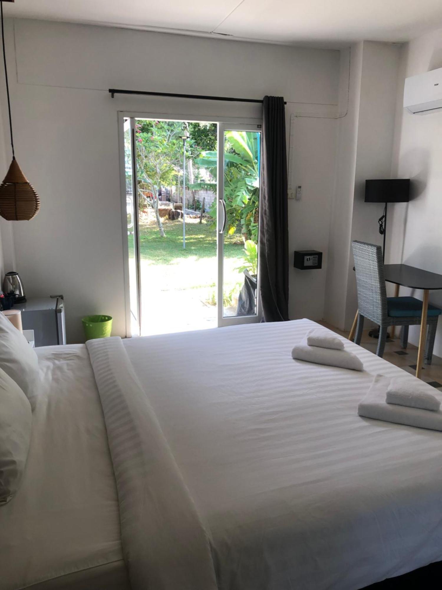Wild Wood X Hansa Beach Fitness Resort Thong Sala Exterior foto
